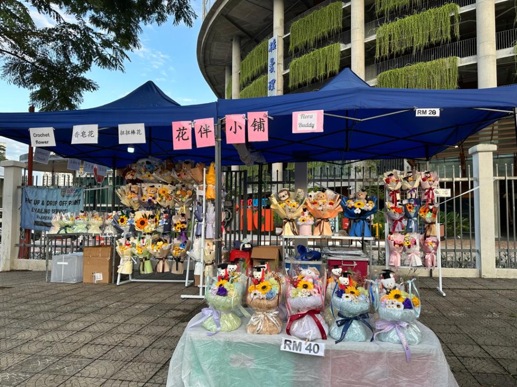 Hyokai graduation bouquet booth outside TAR UMT V-Arena