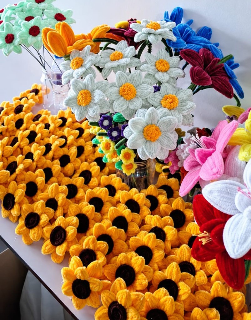 Handmade crochet flowers from the Hyokai studio