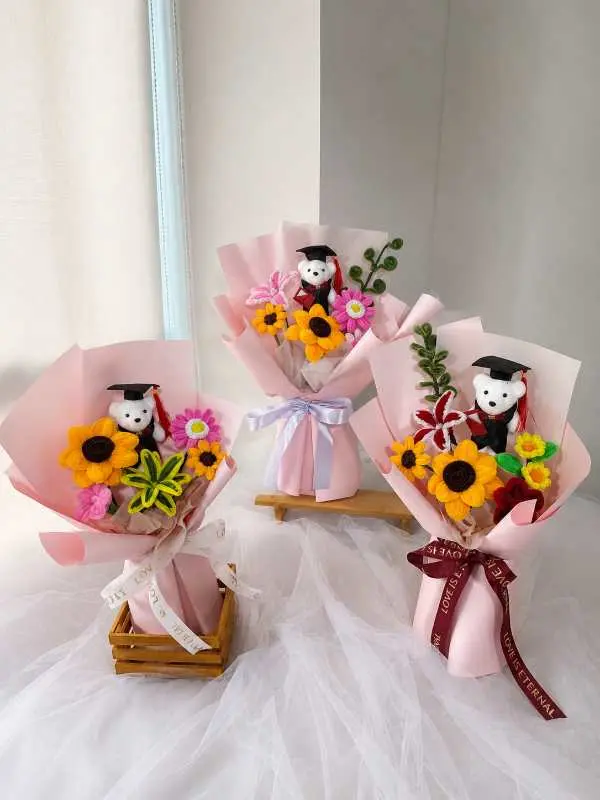 Mini Teddy Graduation Bouquet